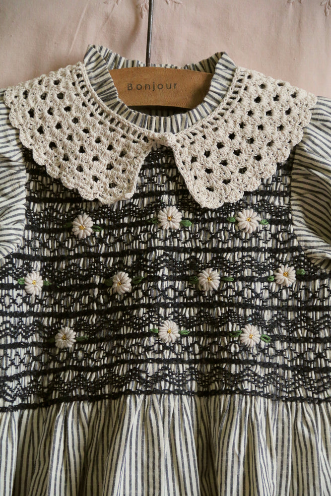 Handsmock blouse with crochet collar black stripe