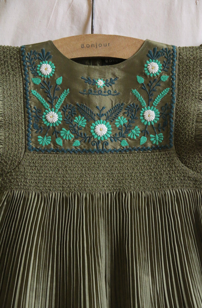 Dress pleated kaki taffetas