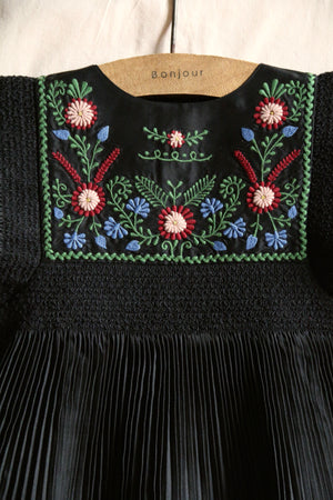 Dress pleated black taffetas