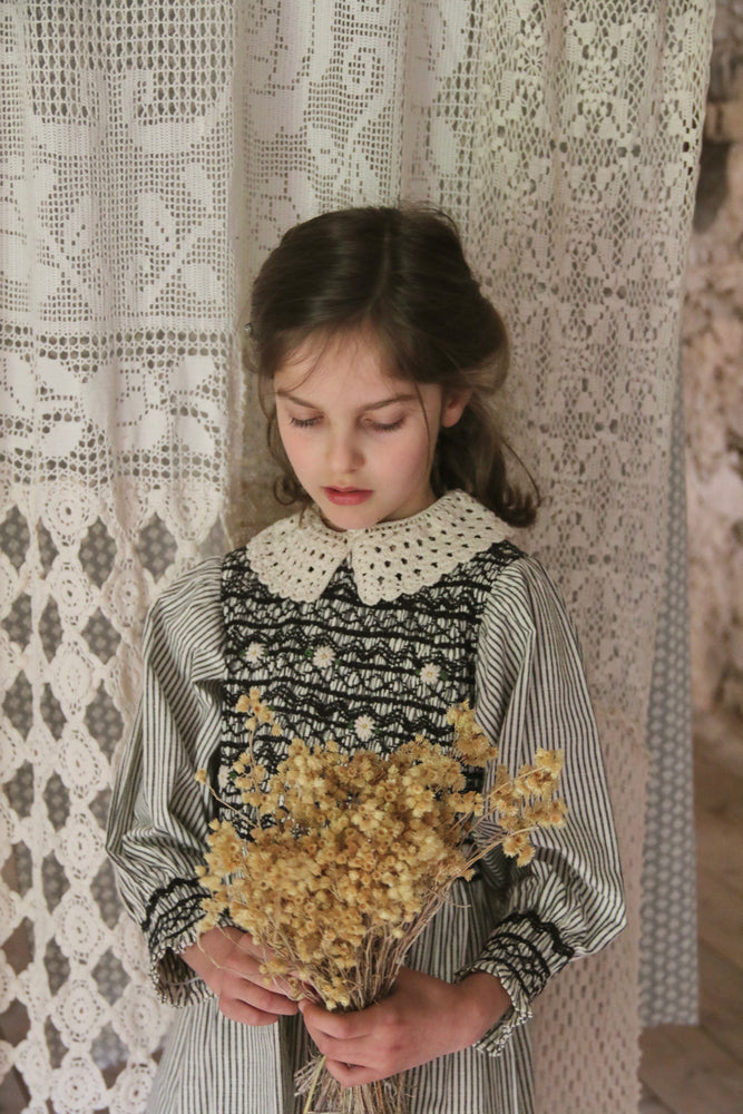 Handsmock blouse with crochet collar black stripe
