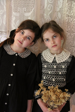 Handsmock blouse with crochet collar black dot print