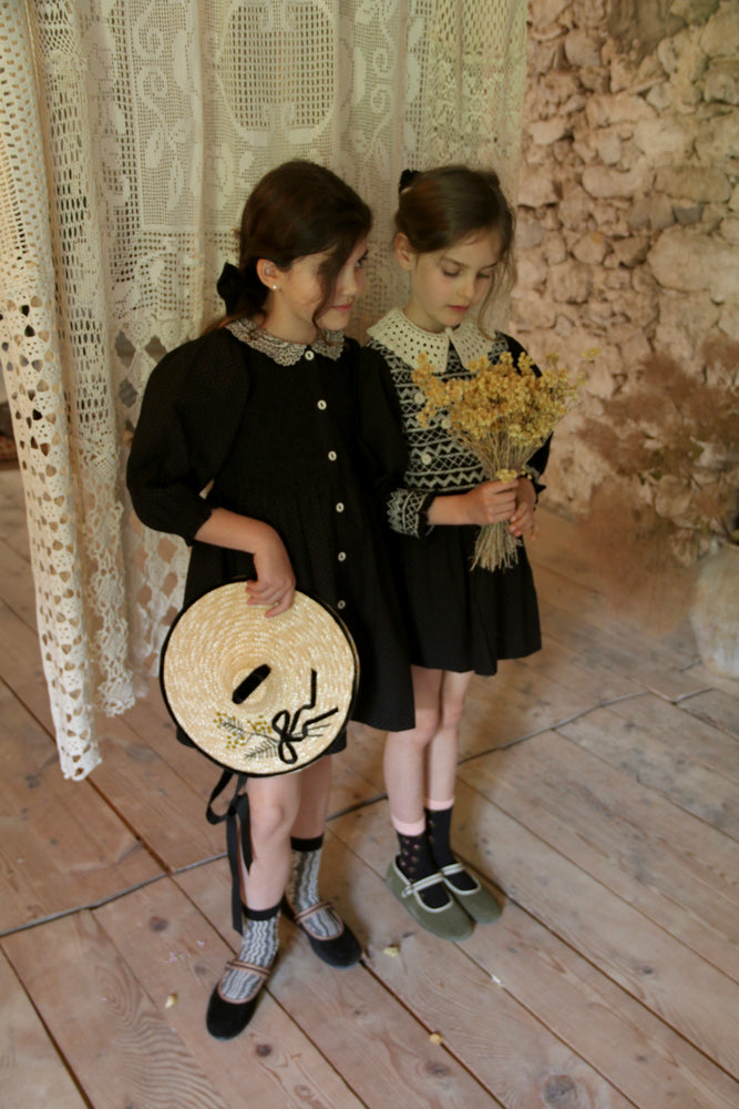 Handsmock blouse with crochet collar black dot print
