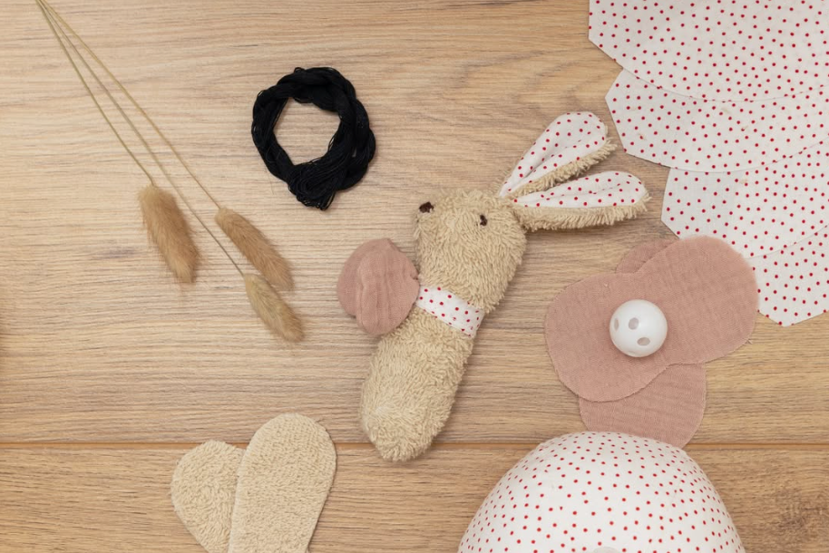 HOLLY RABBIT Rattle + Ball