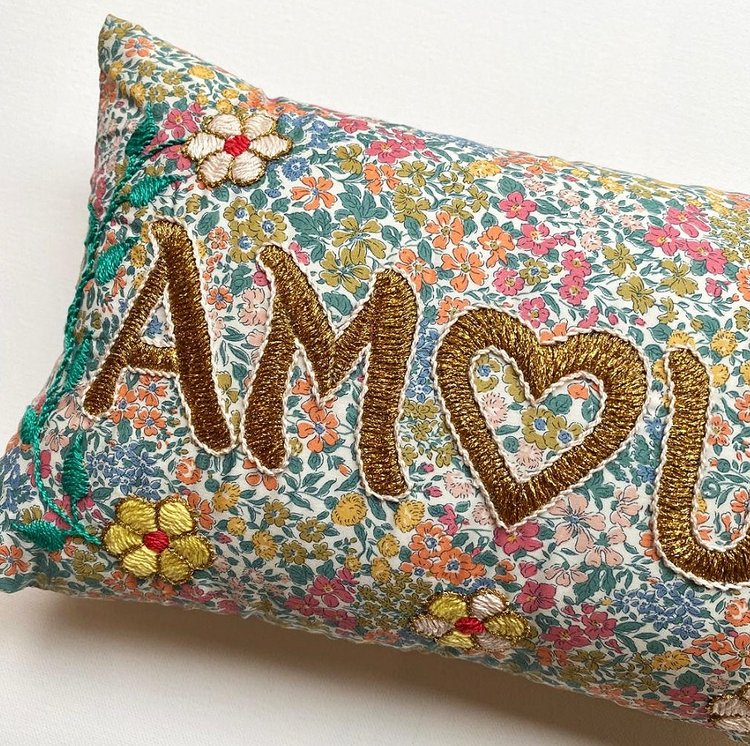 cushion/AMOUR