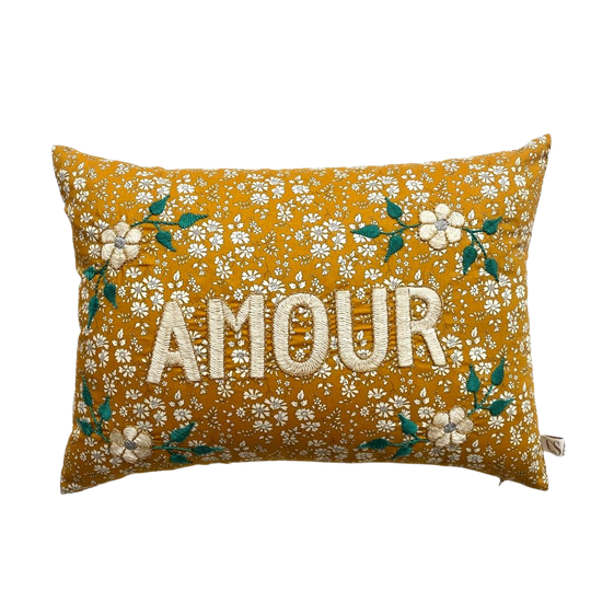 １点もの★新品◽️サオCSAOクッション＋中綿◽️フランス手刺繍リバティ 刺繍クッション【AMOUR】×リバティ | 商品一覧 | Plume d' oie