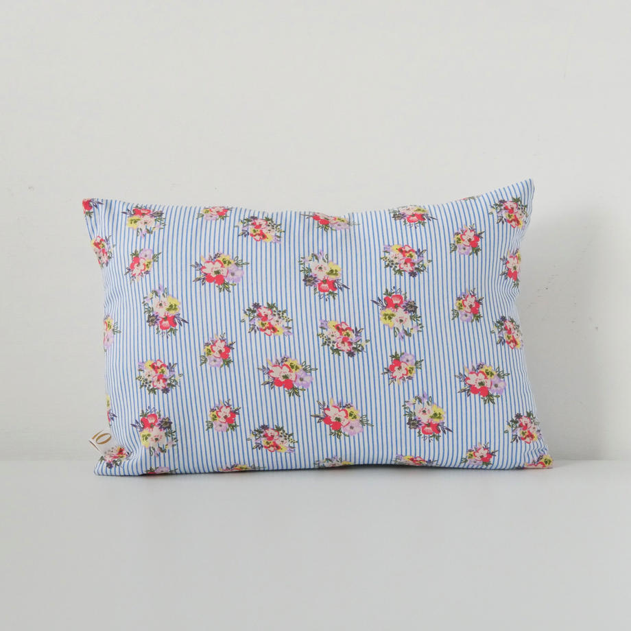 Embroidered Cushion / Love mini