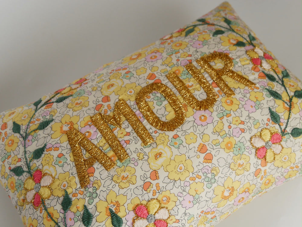 cushion/AMOUR