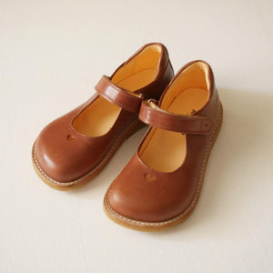 MARY JANES WITH HEART AND VELCRO CLOSURE【 16.9cm】